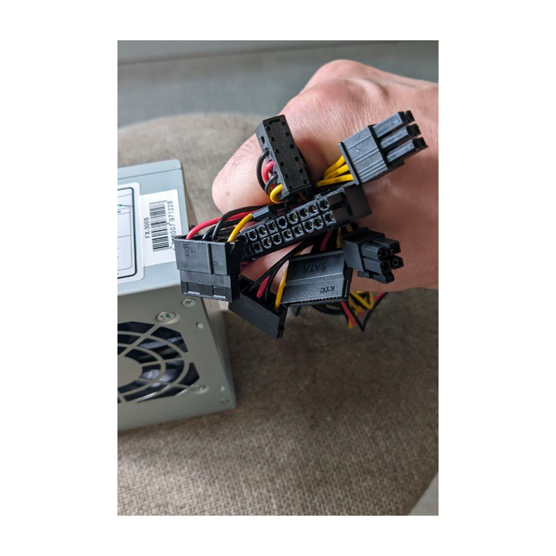 Блок питания FOXCONN 300W SFX PSU, APFC, 80FAN, 3xSATA, 1x4PIN, 1x6PIN PCI-E, 24+4