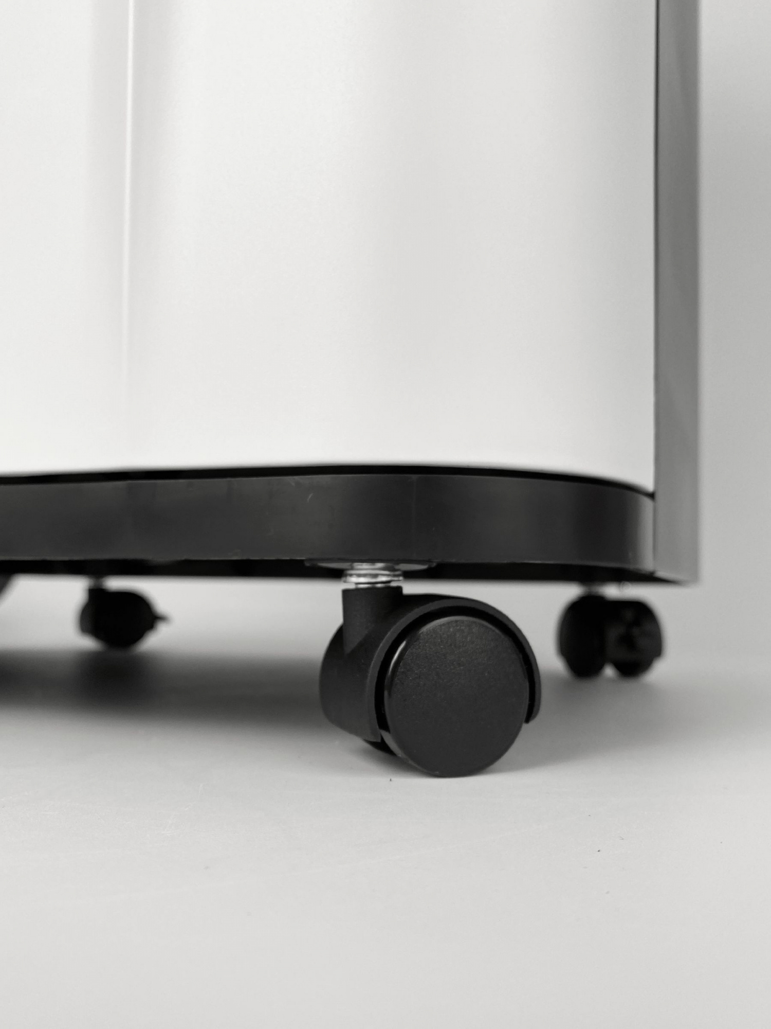 Шредер Heleos АП20-5 белый/черный с автоподачей (секр.P-5) фрагменты 131лист. 20лтр. скрепки скобы п