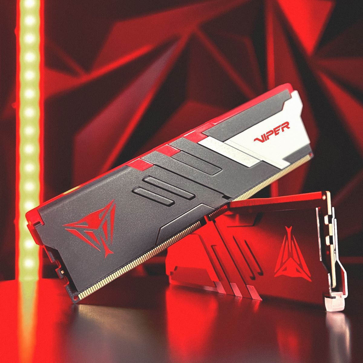 Память DDR5 2x16Gb 7400MHz Patriot PVVR532G740C36K Viper Venom RGB RTL Gaming PC5-59200 CL36 DIMM 28