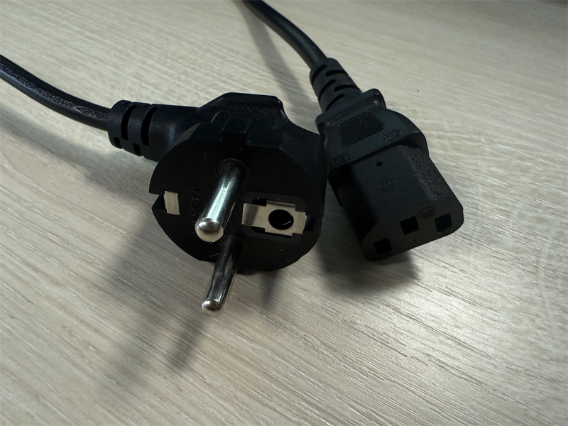 Кабель Кабель питания Schuko-C13, 3x0.5мм2, 6A, с заземлением, 1.5м (аналог PC-186)